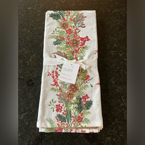 New Pottery Barn Holly Berry Tea Towels - Set of 2, Christmas, Winter, Holiday - Picture 10 of 15